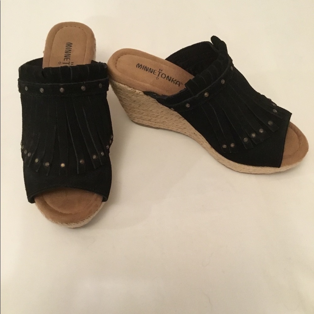 Minnetonka Sandal with fringe top